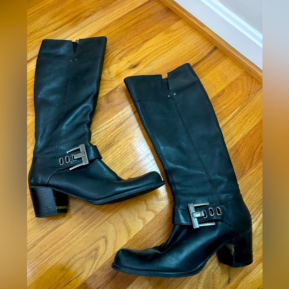Adrienne Vittadini boots. Good condition with some rubbed patches.